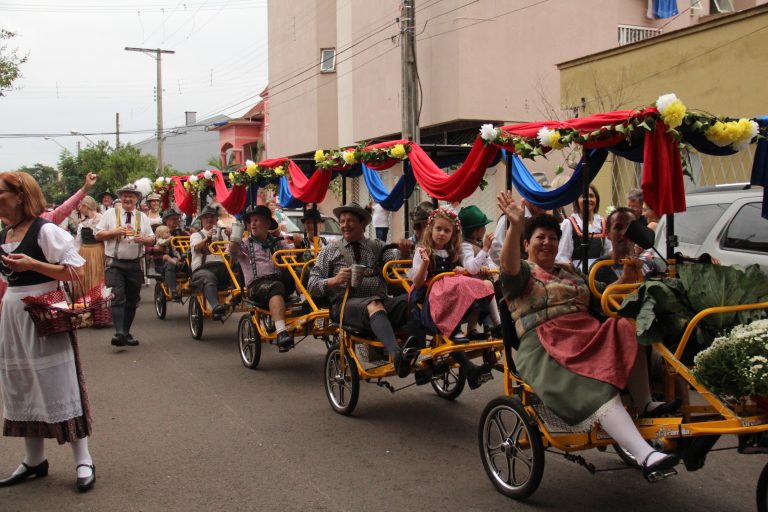 Desfile típico do Festival do Chucrute movimenta Estrela neste sábado