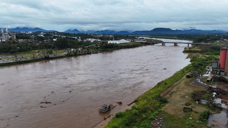17h: nível do Rio Taquari alcança 19,47 metros e supera cota de inundação em Estrela