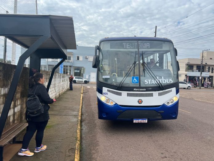 Redução na frequência de horários do transporte público impacta na rotina dos usuários. Crédito: Anderson Lopes