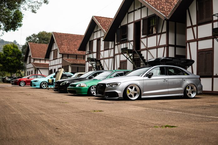 Exposição de carros estilizados