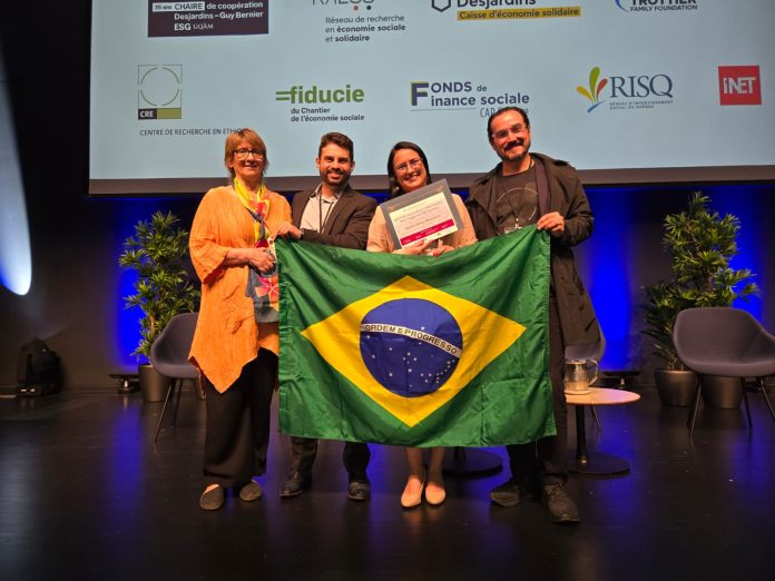 Pesquisadores Deivid Ilecki Forgiarini, Cinara Alves e Alexandre Garcia receberam a premiação durante o evento em Montreal_DIV