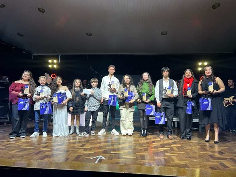 Em noite de talentos, festival revela vencedores nas categorias Infantil, Juvenil e Livre