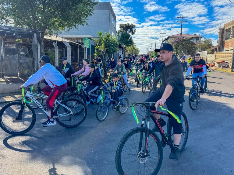 Mais de 400 ciclistas participam do Passeio da Independência em Estrela