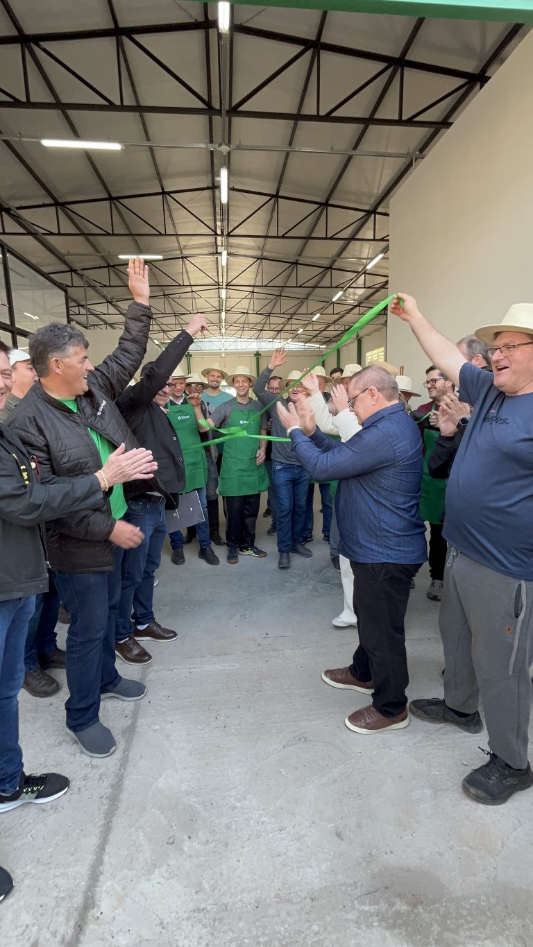 Reinauguração da Feira do Produtor em Estrela evidenciou o poder da força cooperativa