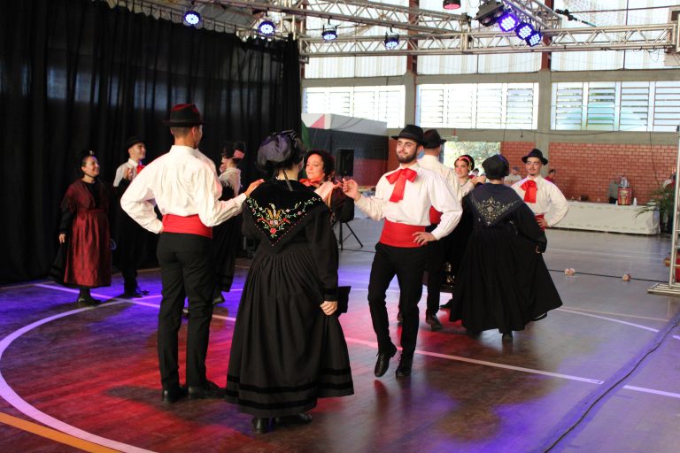 Festa promove intercâmbio cultural com grupos do Brasil, Itália e França