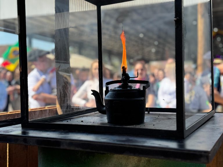 Chama Crioula marca abertura do 9º Acampamento Farroupilha em Teutônia