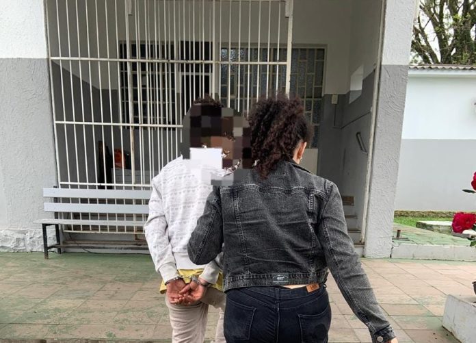 Jovem de 18 anos é presa por série de furtos e roubos em Arvorezinha