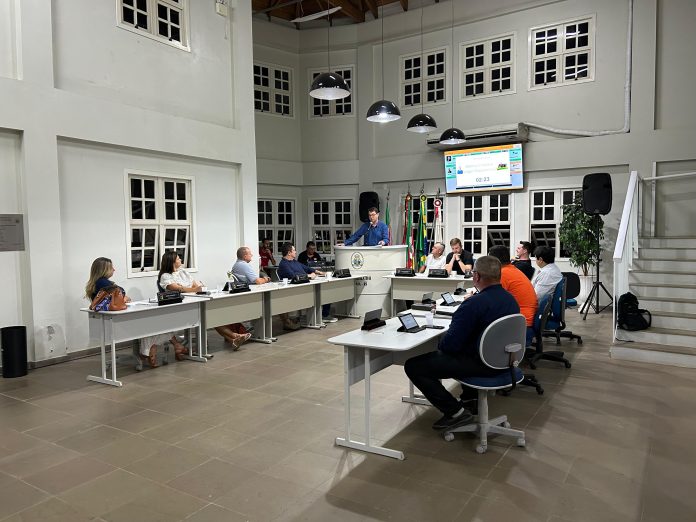 Outros assuntos envolveram pavimentação, saúde e reformas_CLS