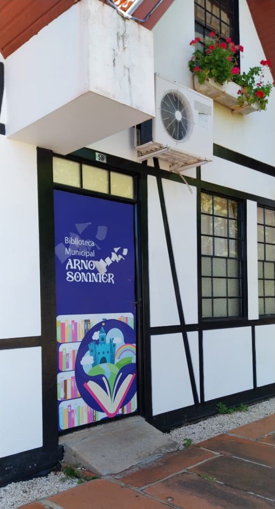 Biblioteca Municipal Arno Sommer fecha temporariamente