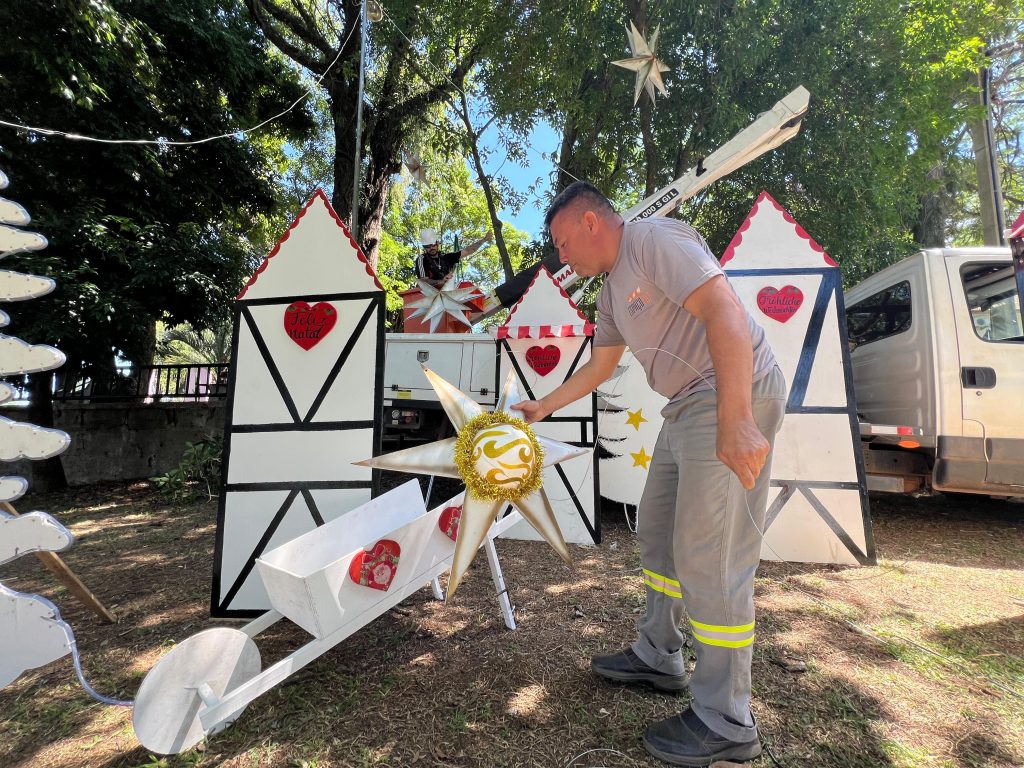 Árvore da Solidariedade ilumina e homenageia os heróis anônimos em Estrela