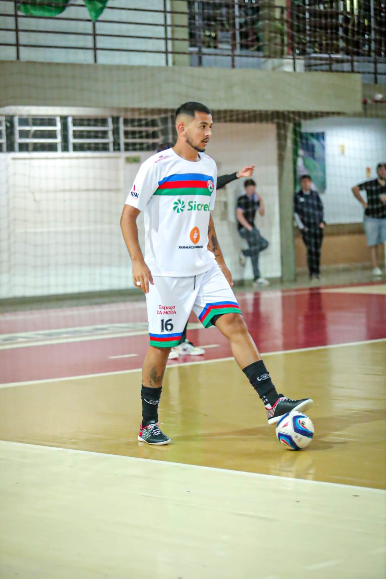 Rodadas das Copas Beti Esportes apuraram semifinais no campo e quartas no futsal