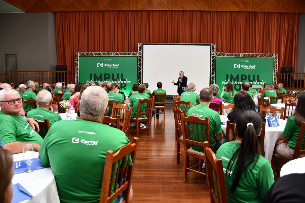Certel reúne delegados em encontro alusivo aos 70 anos da cooperativa