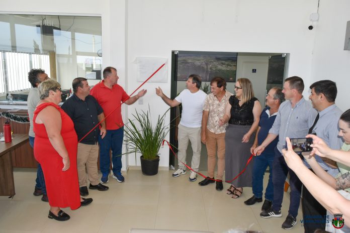 OFICIAL Descerramento da placa na inauguração da ampliação do prédio da Câmara