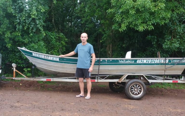 Especial de Natal: O voluntário que transformou um barco em esperança durante a enchente