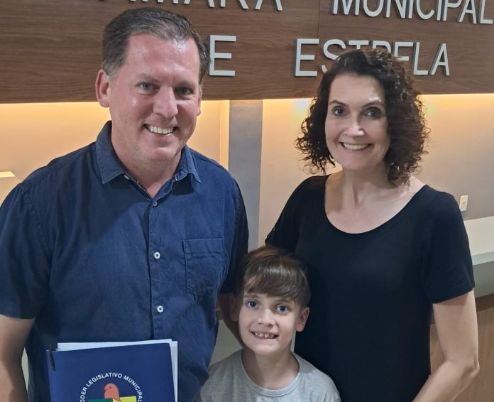 Felipe Diehl esteve acompanhado da esposa Raquel e do filho Vicente na sessão_RT