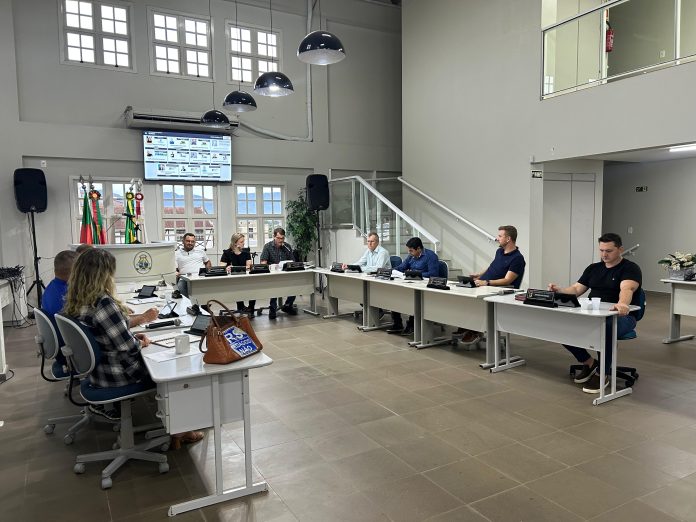 Hélio Brandão esteve ausente devido a viagem a Brasília em comitiva do Hospital Ouro Branco_CLS