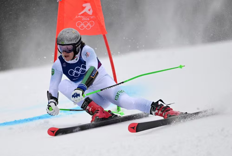 Lucas Pinheiro vence e garante primeiro ouro do Brasil em Olimpíadas de Inverno