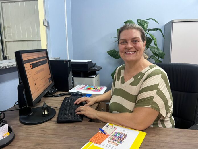 Além da merenda, Cristiane também integra a direção da escola