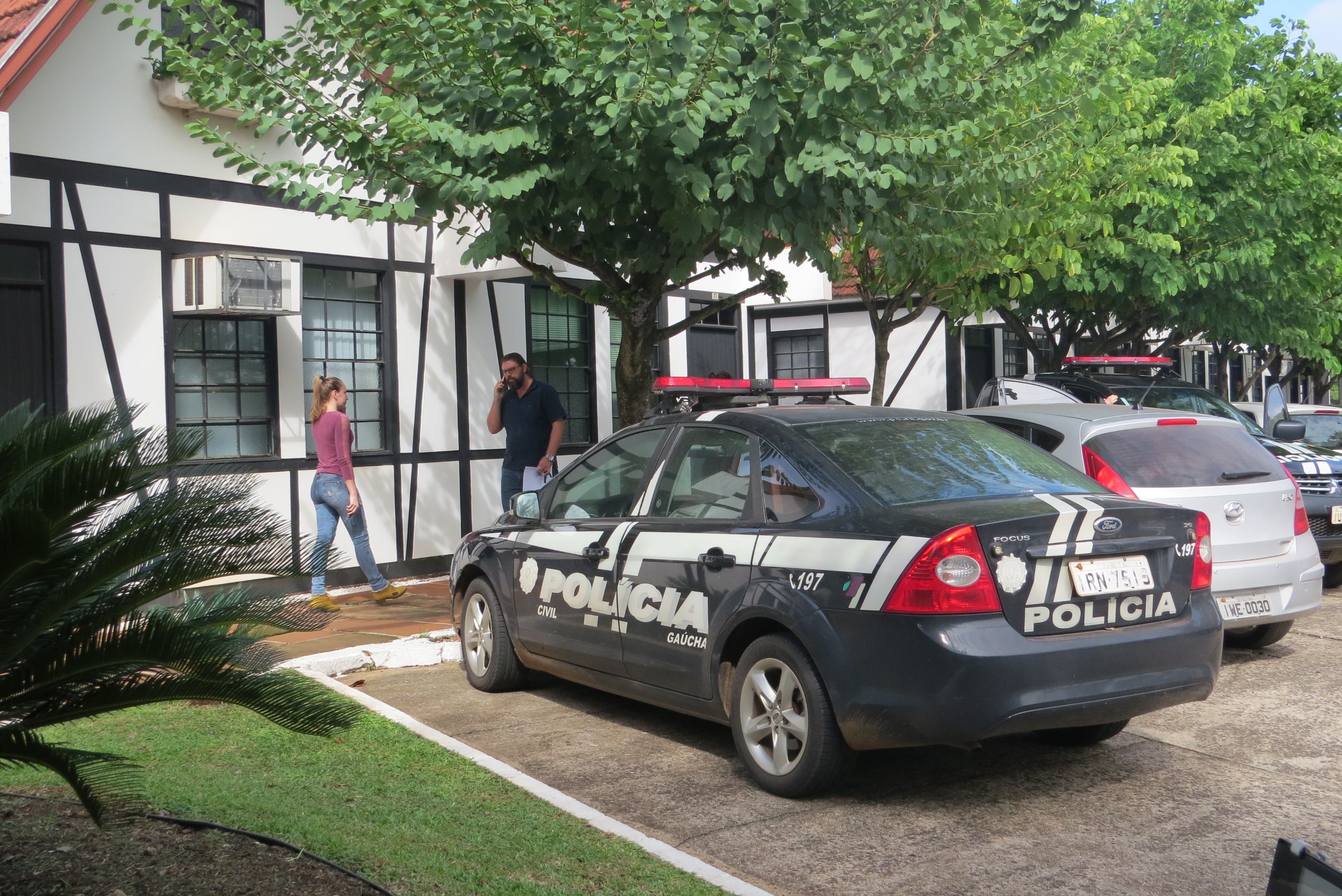 Centro Administrativo amanheceu cheio de viaturas há 8 anos_Gabriela Hautrive_Arquivo FP