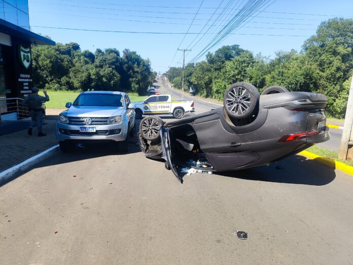 Capotamento deixa motorista ferida em Teutônia