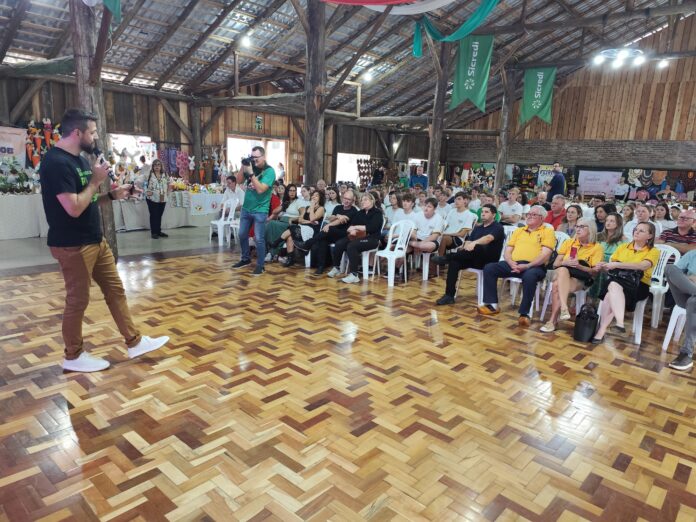 TURISMO_Turismólogo do Estado destacou o Sapato de Pau e tradição na fabricação de bolachas como potenciais do município _TM