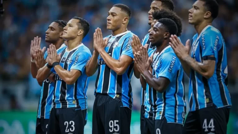Grêmio atropela e larga na frente pelo título do Gauchão