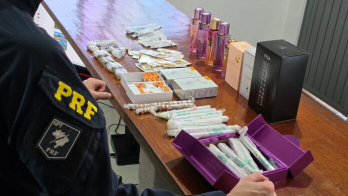 Homem é preso com canetas emagrecedoras e anabolizantes em ônibus na BR-386, em Lajeado