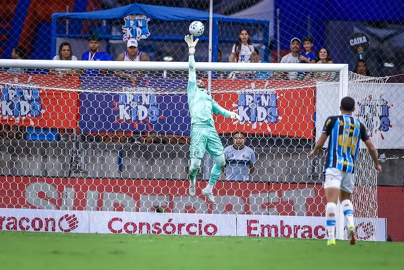 Wéverton foi um dos nomes do jogo - Crédito: Lucas Uebel / Grêmio / Divulgação