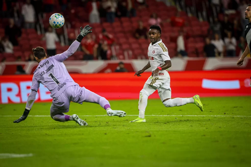 Carbonero marcou dois gols e fez uma grande partida - Crédito: Ricardo Duarte / Internacional / Divulgação