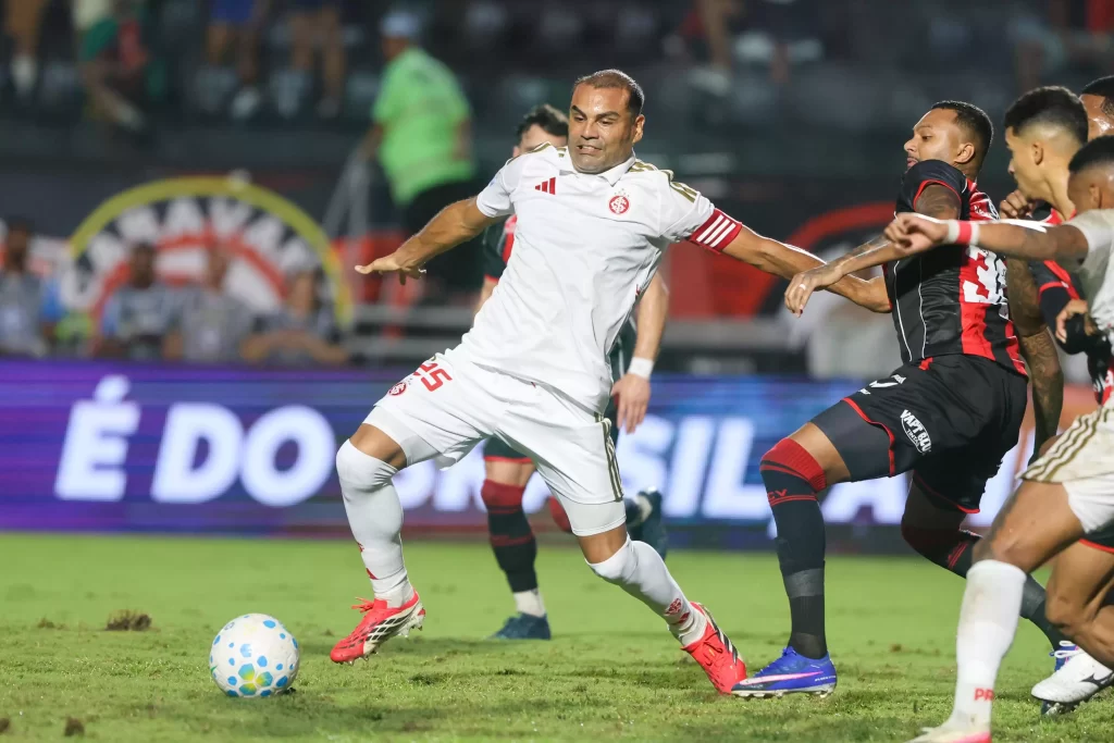 Colorado até criou, mas sofreu gols em contragolpes - Crédito: Ricardo Duarte / Internacional / Divulgação