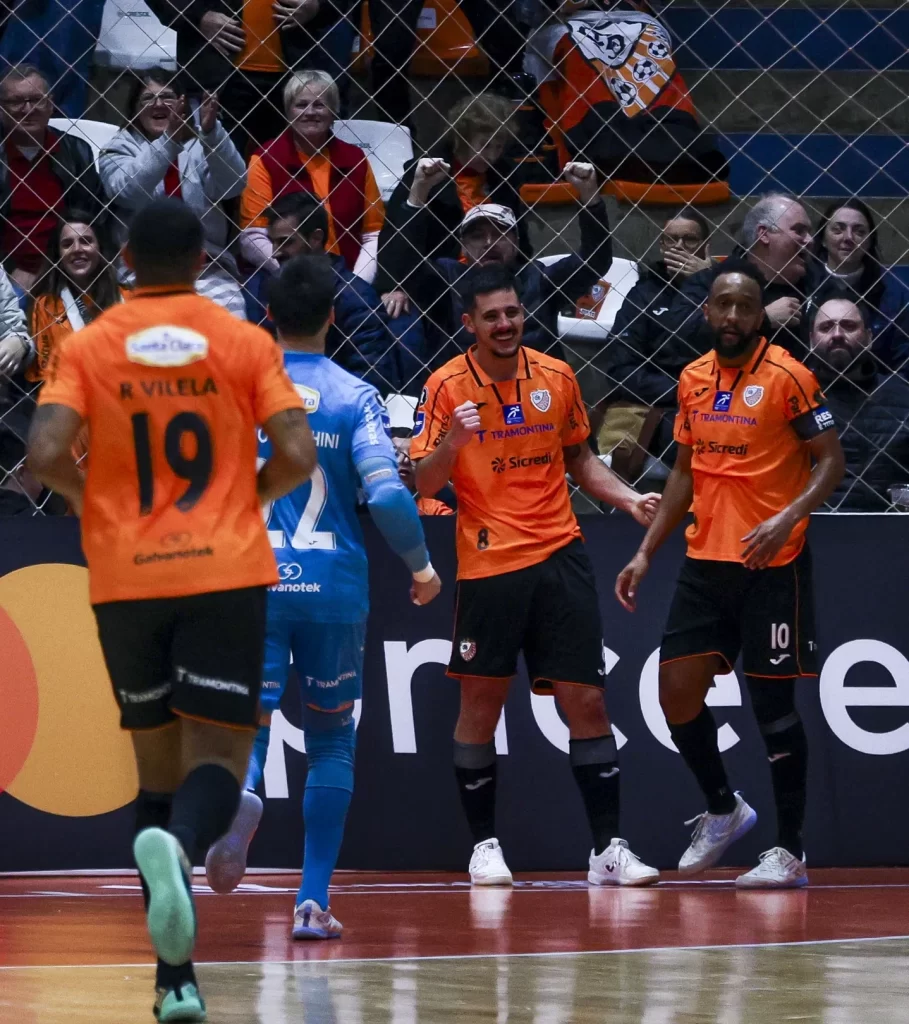Triunfo colocou a equipe na disputa de uma vaga na final - Crédito: ACBF / Divulgação