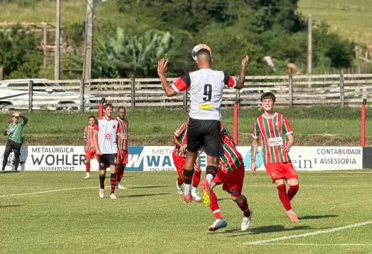 Duelos ocorrem no campo do Flamengo - Crédito: Arquivo