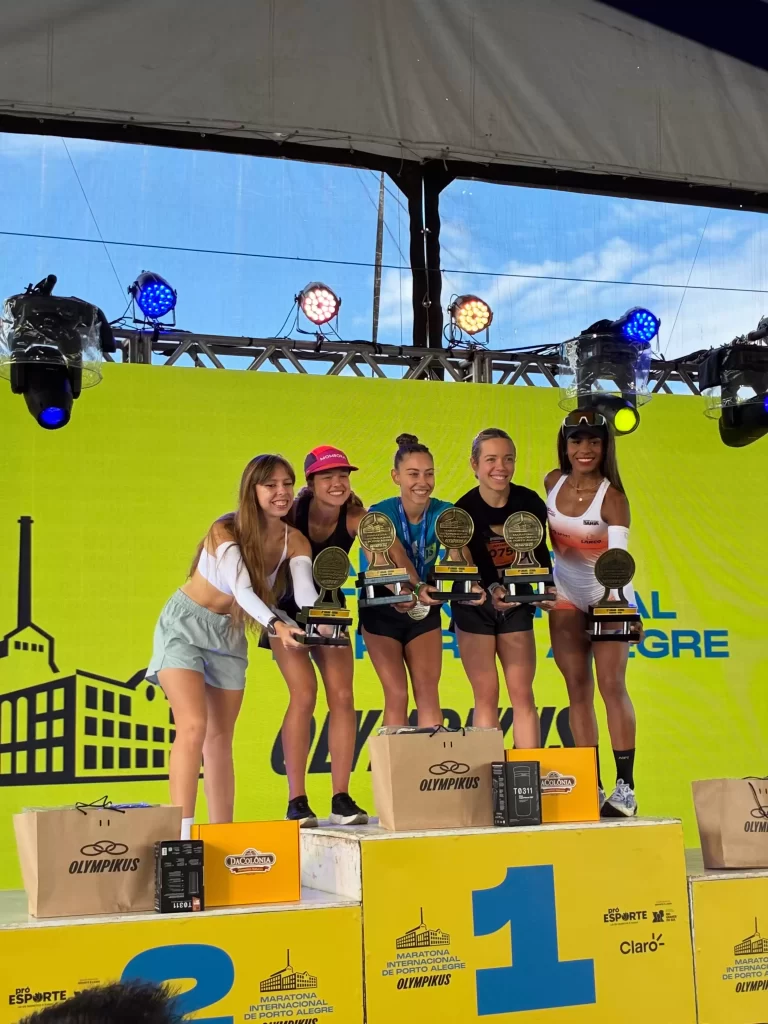 Ela subiu ao pódio como a única atleta gaúcha Crédito: Arquivo Pessoal