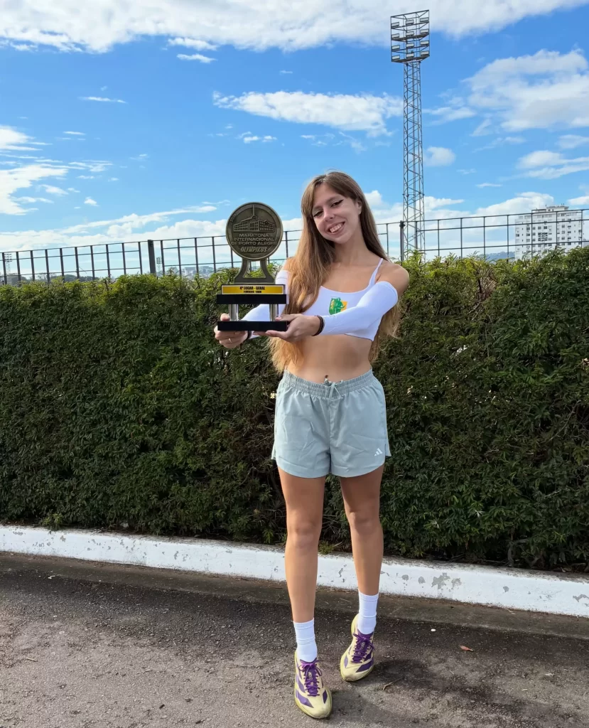 Paola celebrou com o troféu - Crédito: Arquivo Pessoal