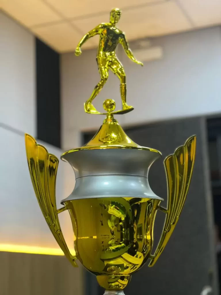Troféu do campeão esteve no Estúdio da Rádio Popular - Crédito: Vitor Gabriel dos Santos / Especial FP