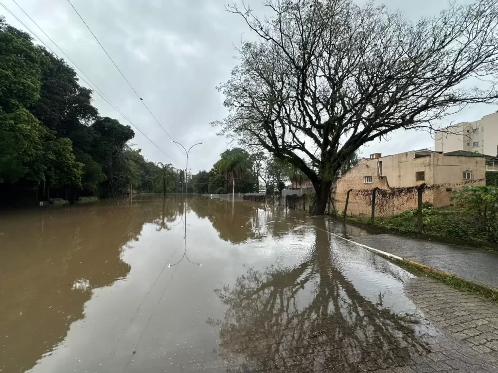 Ruas do centro de Lajeado foram inundadas e cidade vive novamente o pesadelo da enchentes / Crédito: Divulgação