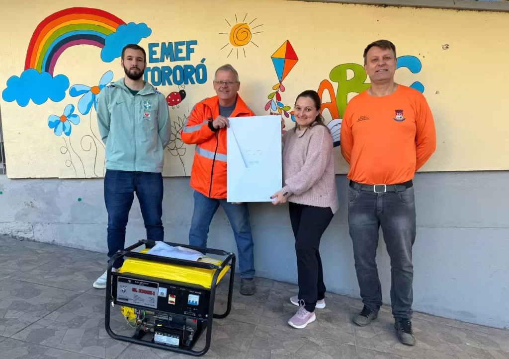 Entrega de gerador e antena Starlink visa preservar a comunicação mesmo em situações de falta de energia elétrica e interrupção nos serviços de telefonia / Crédito: Jaqueline Manica
