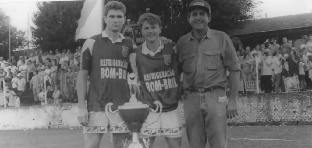Laudenor (e) e seu irmão, Padilha (c), campeões pelo Esperança - Crédito: Arquivo FP
