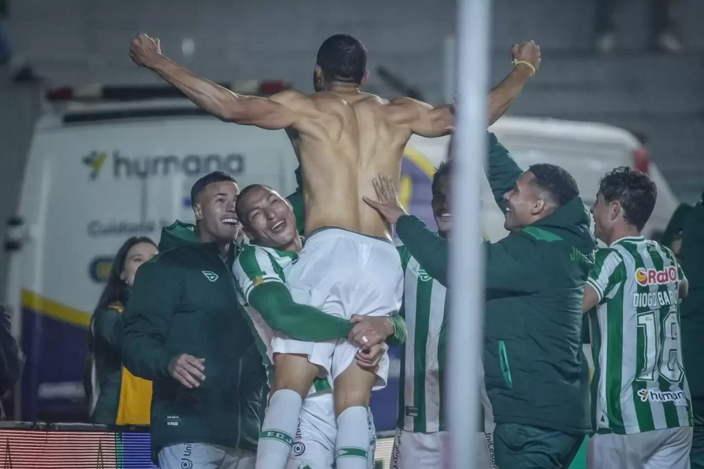 Alan Kardec entrou e fez o gol da vitória - Crédito: Divulgação