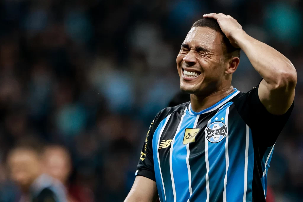Carlos Vinícius tem deixado a desejar - Crédito: Divulgação