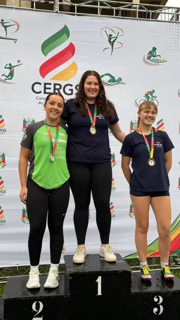 Rafaela Krahl (e) levou prata no lançamento de disco