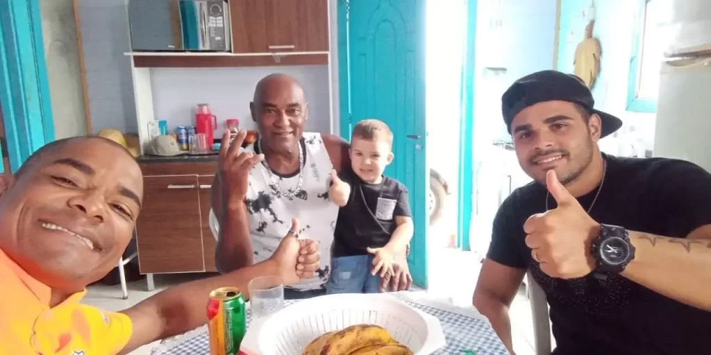Giva (e), seu falecido pai e Rafa juntos - Crédito: Divulgação