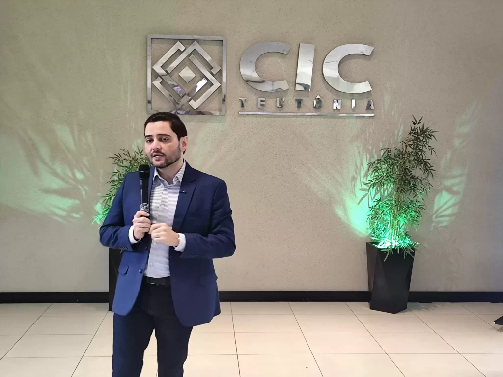 Durante Almoço Empresarial na CIC Teutônia, Gabriel Souza apresentou o plano de governo aos líderes da região - Crédito: Thiago Maurique