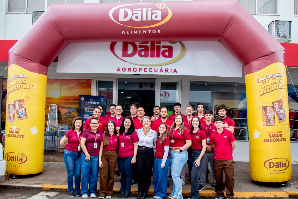 Além da gerente, a equipe da Casa Agropecuária de Encantado conta com 25 colaboradores, que atuam em diferentes setores do estabelecimento / Crédito: Divulgação