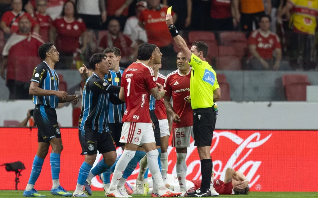 Arbitragem não foi bem no clássico - Crédito: Divulgação
