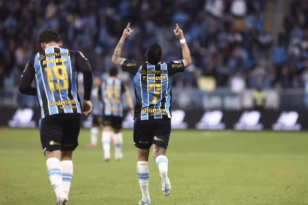 Pavón brilhou e marcou mais uma vez - Crédito: Grêmio / Divulgação