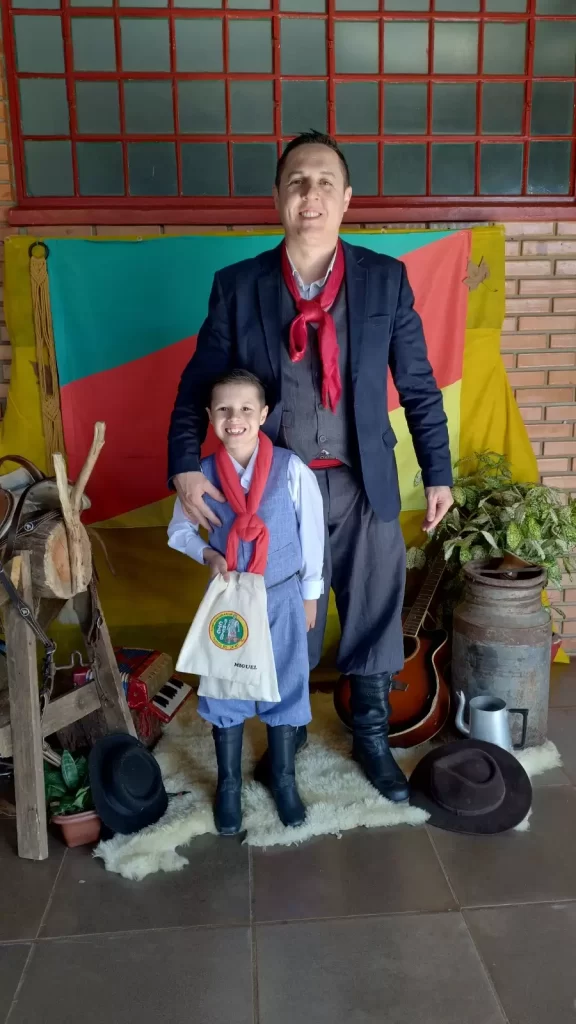 A tradição foi compartilhada entre gerações, com pai e filho participando juntos das atividades do evento gaúcho / Crédito: Arquivo pessoal