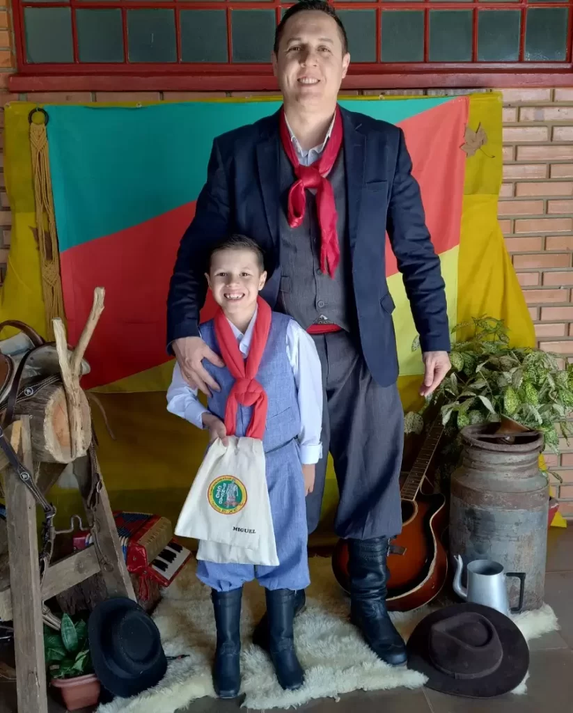 A tradição foi compartilhada entre gerações, com pai e filho participando juntos das atividades do evento gaúcho / Crédito: Arquivo pessoal