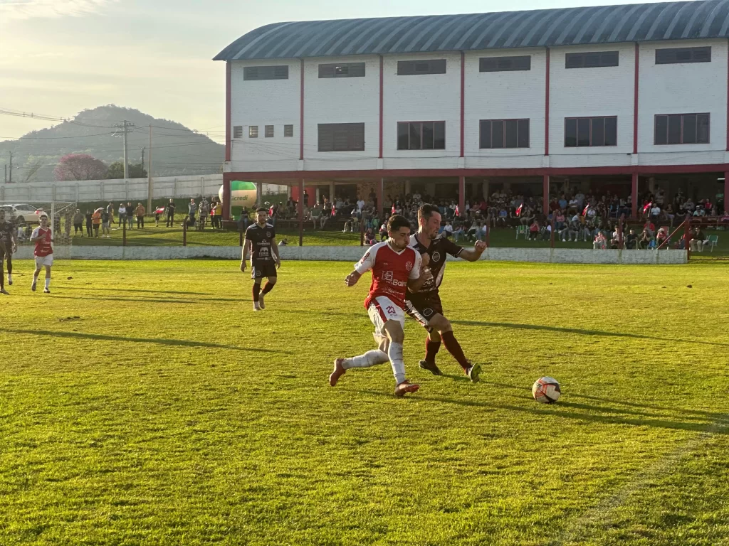 Gaúcho e Boavistense fizeram ótimo jogo no Bairro Teutônia - Crédito: Letícia Echer