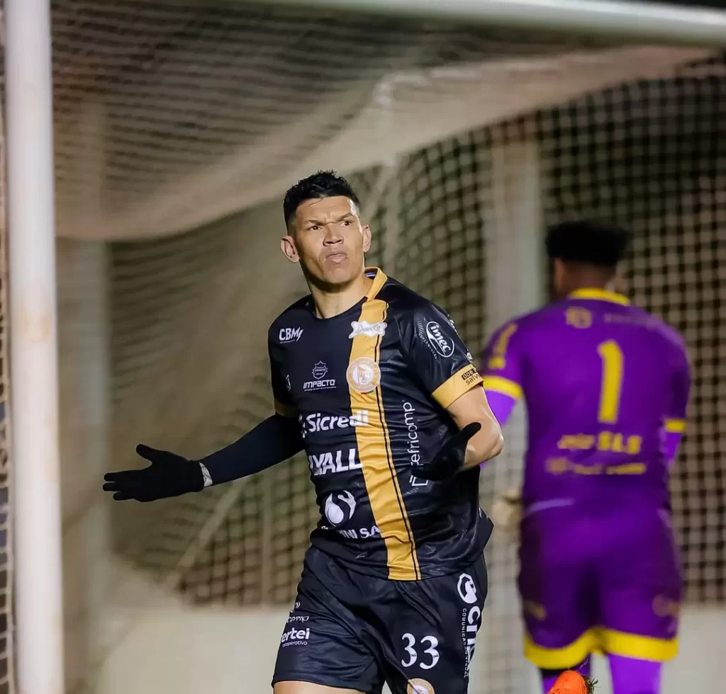 Viçosa apareceu e marcou mais uma vez - Crédito: Vinicius Molz Schubert / Divulgação